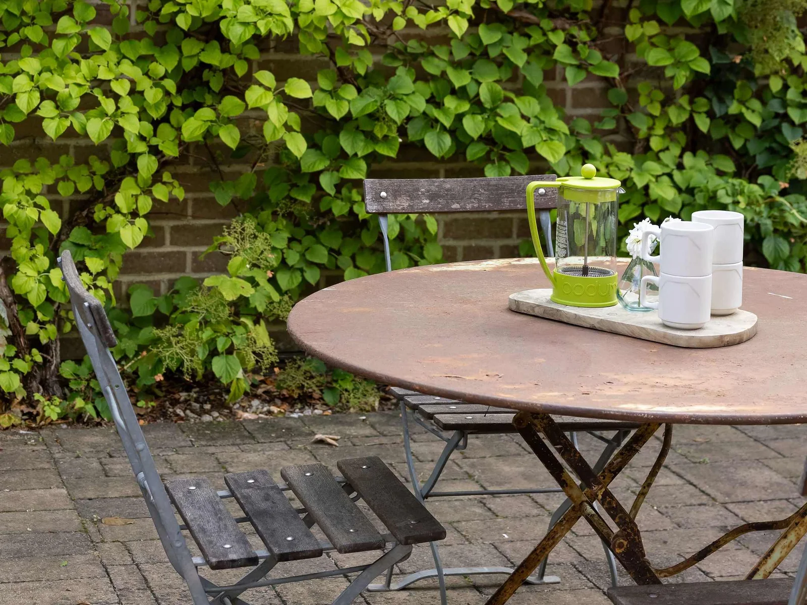Slow mornings and fresh coffee in a peaceful private courtyard.