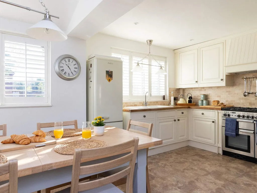 Sussex Escape for 8 with Hot Tub nr Goodwood