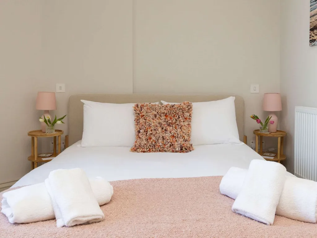 Seafront Apartment with Balcony & Panoramic Views