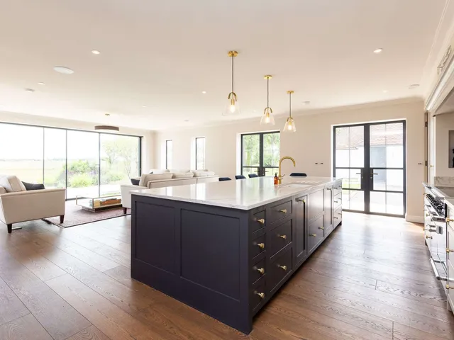 Luxury 8-Bed Retreat w/ Pool, Gym & Tennis