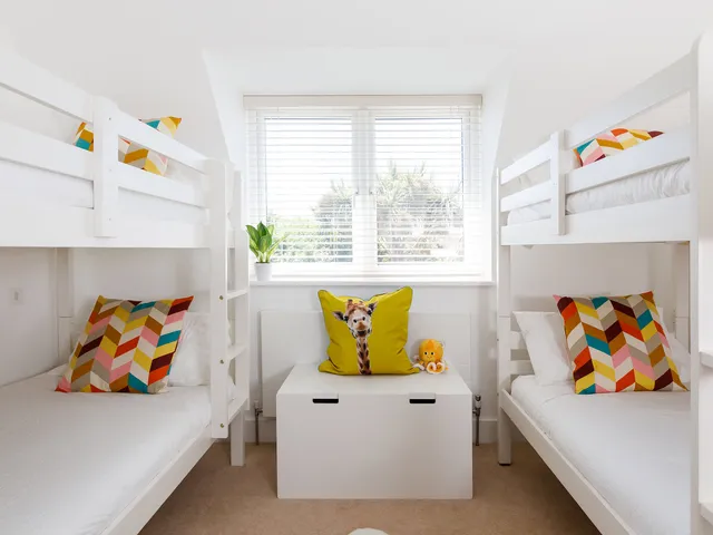 Gorgeous home for 12 – Walk to Beach – Sea View