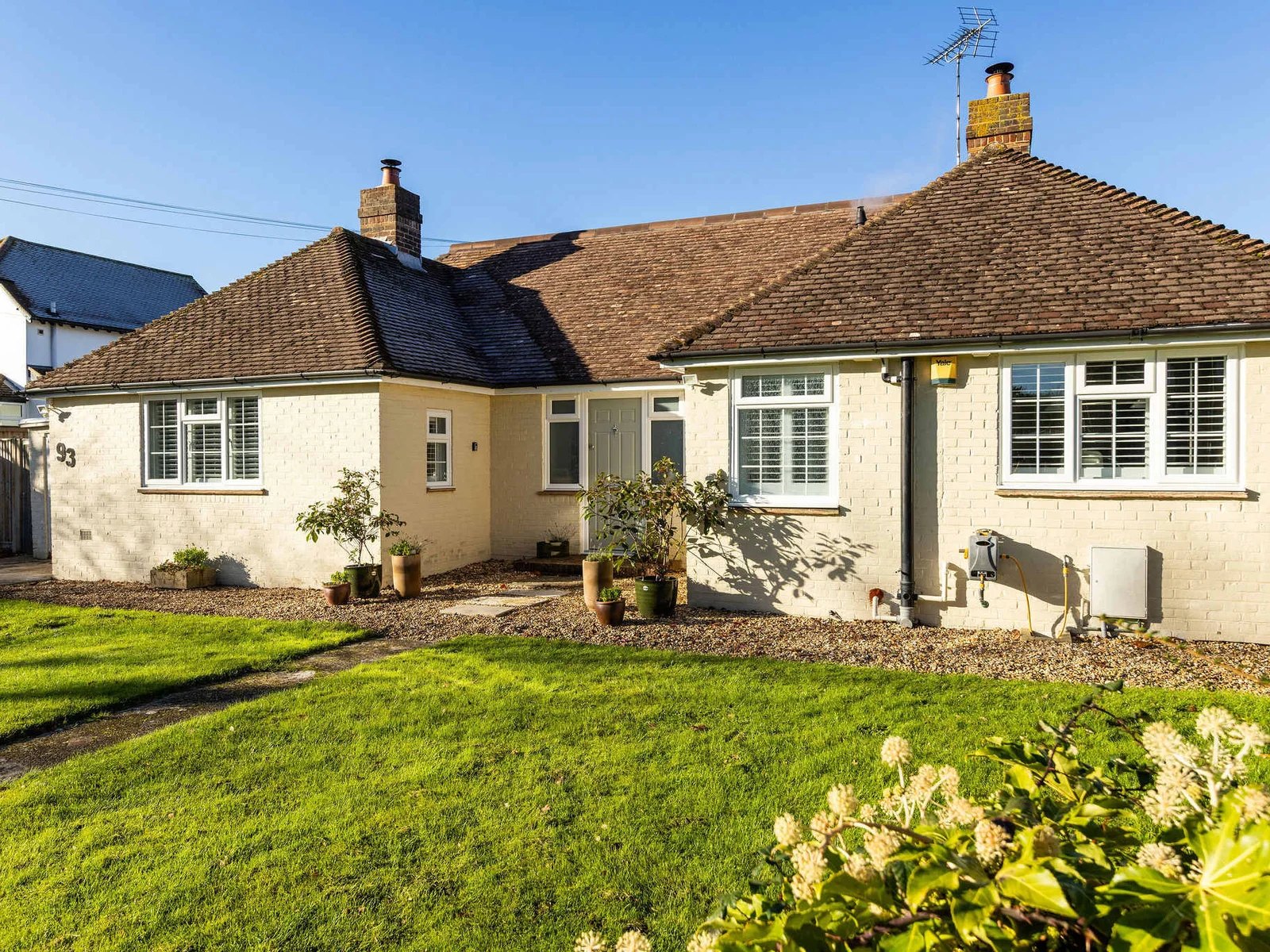 Green lawns and driveway parking for your stay