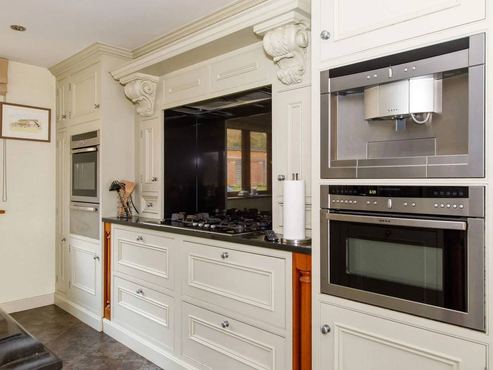 You will find modern amenities to made cooking up a storm a breeze.