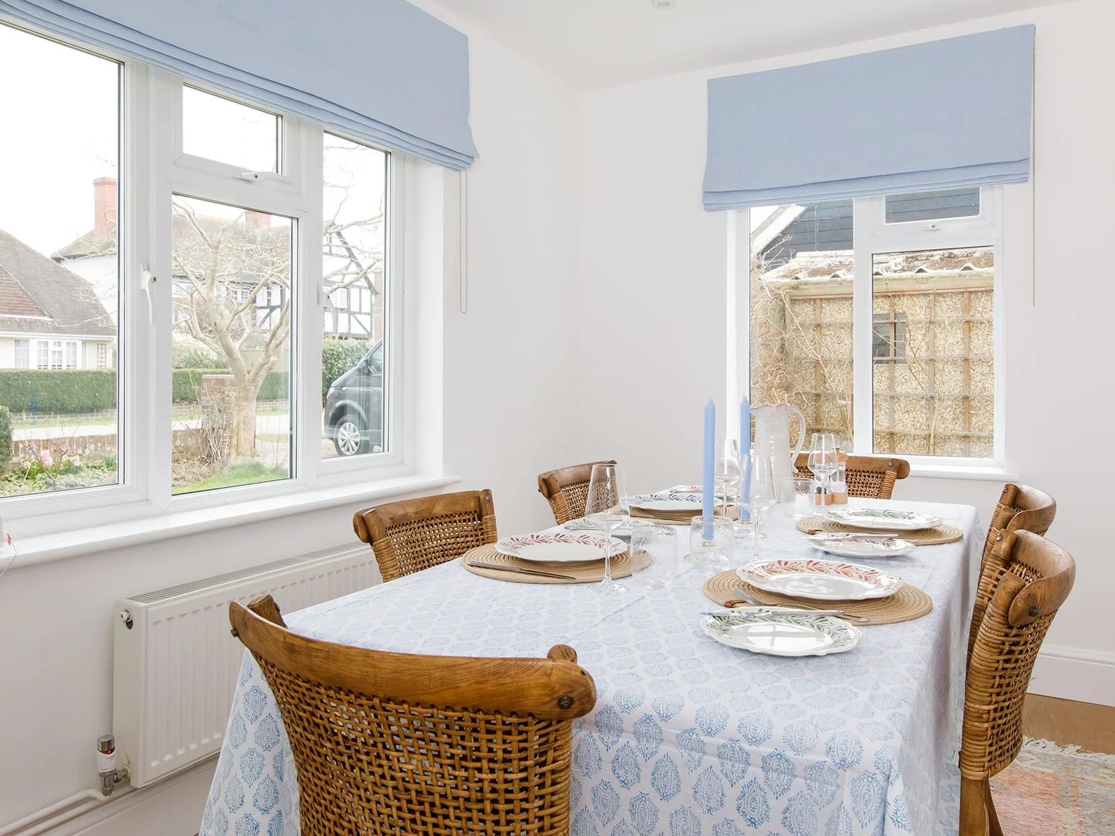 The separate dining room is decorated in calm colours, with a nautical feel and seats up to 6 guests.