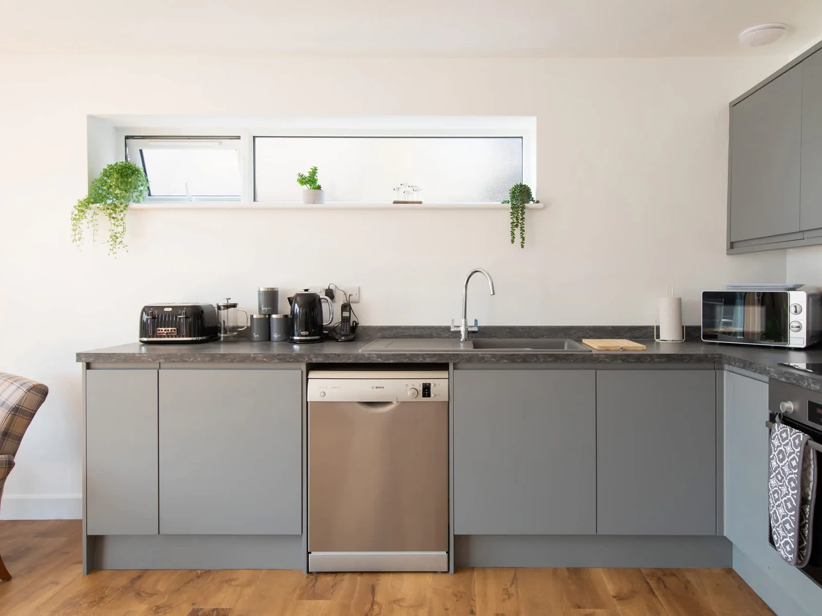 Prepare tasty meals for the whole family in the fully equipped kitchen