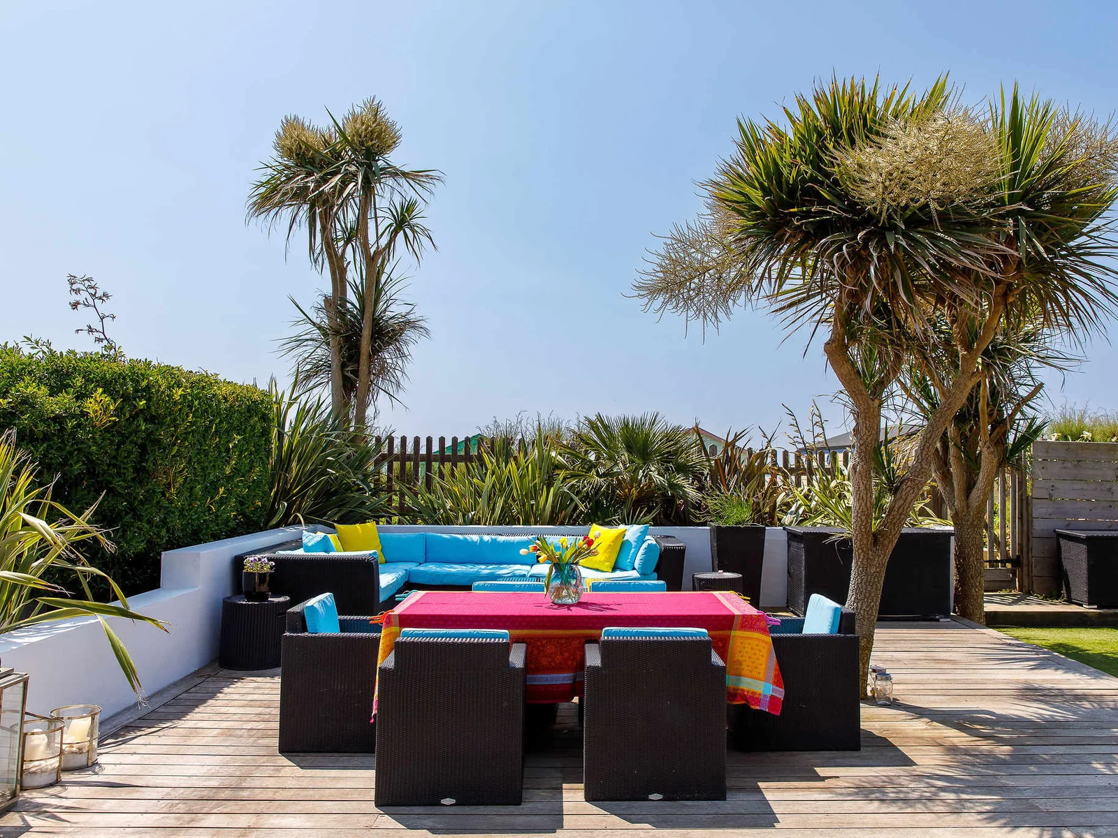 Palm trees and the sound of the sea...you could easily be abroad!