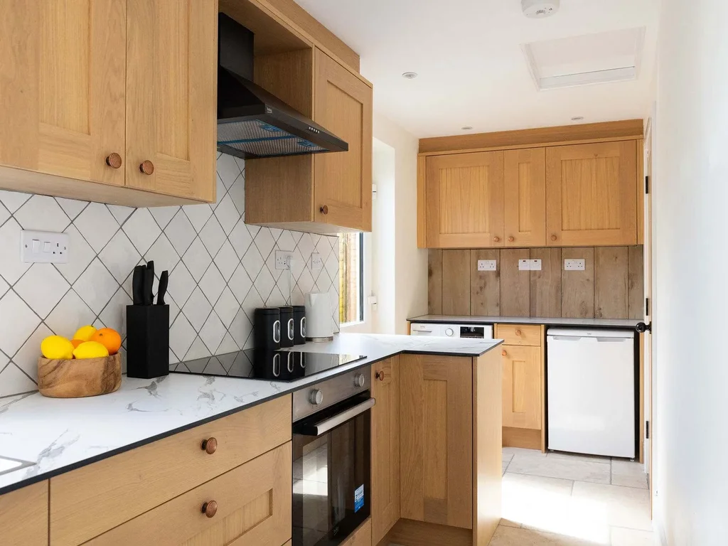 Coastal Home for 8 in Bracklesham w Parking