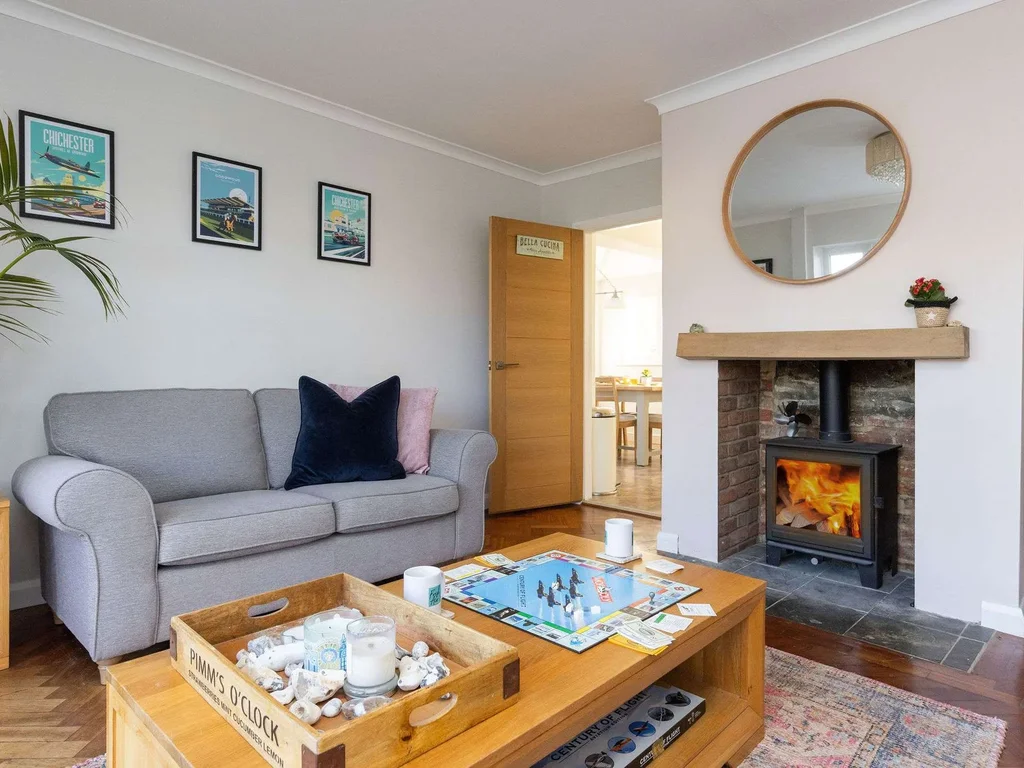 Sussex Escape for 8 with Hot Tub nr Goodwood