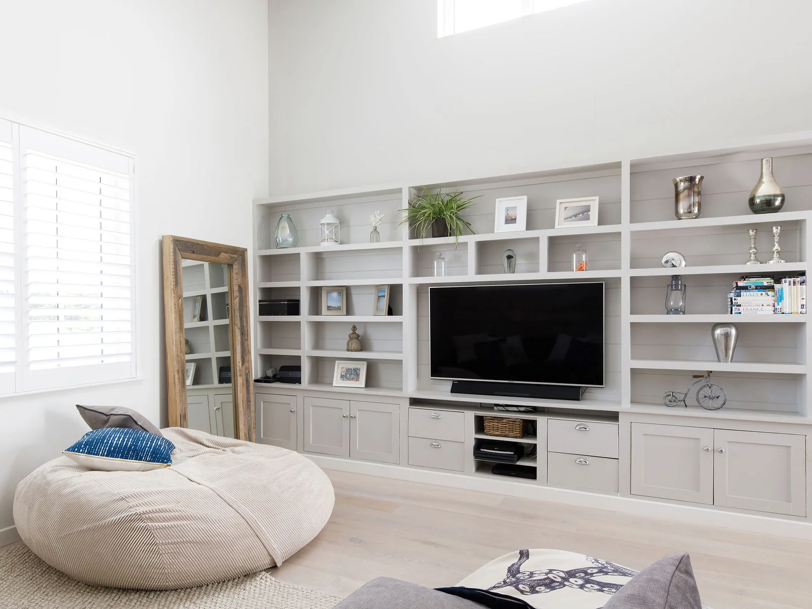 Escape to coastal serenity in our TV room, complete with stylish decor and a 42" Smart TV for endless entertainment