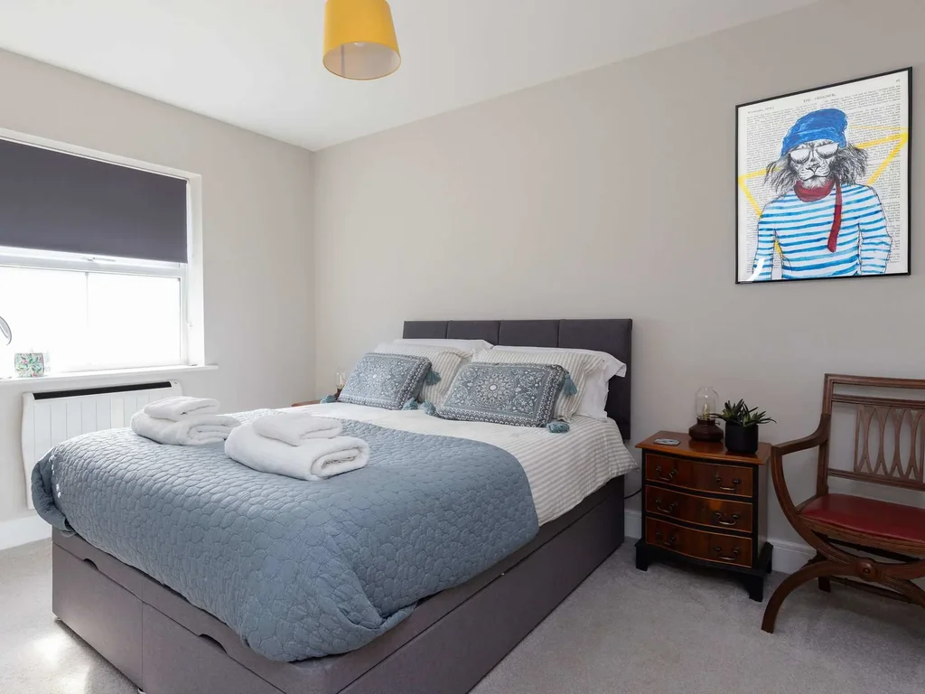 Bright 2-Bed Apartment Near East Wittering Beach