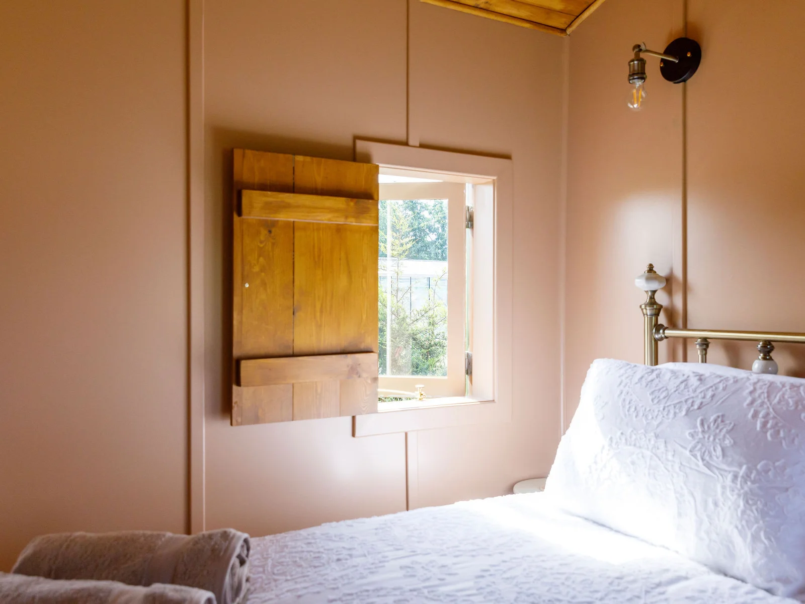 Wake up to rural surroundings, and enjoy the peace and quiet.