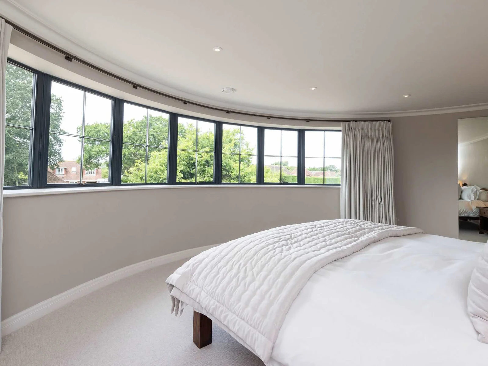 Curved window wall in bedroom 2