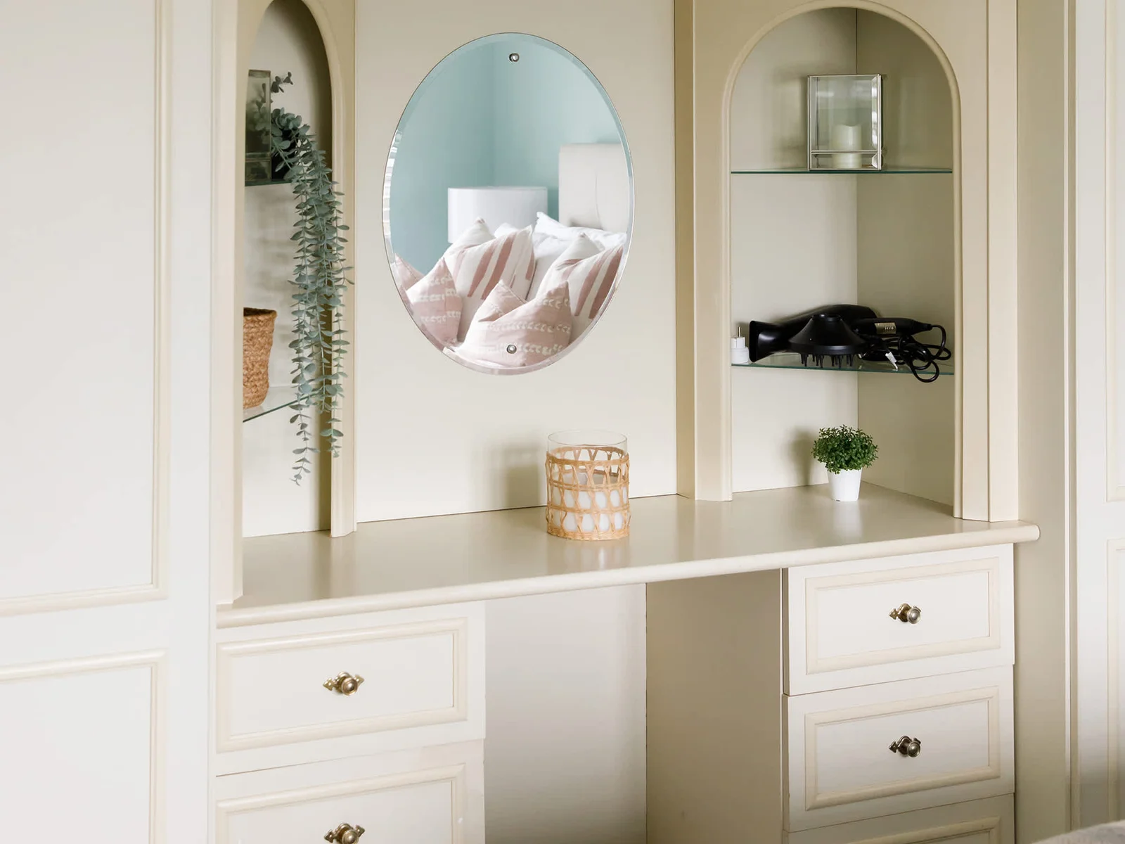 Or take some time to freshen up before heading out for a evening meal at one of the local pubs or restaurants.