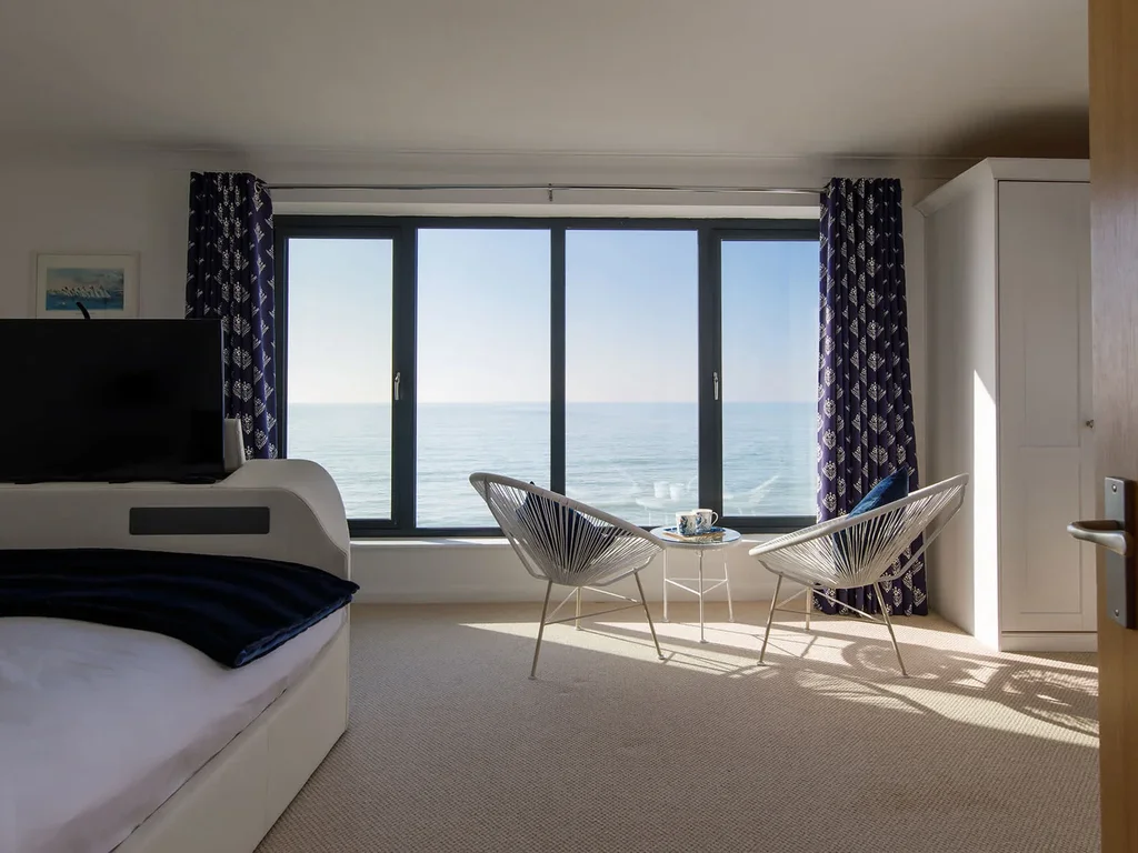 The Sea House – Ultimate Seafront Living & Sunsets
