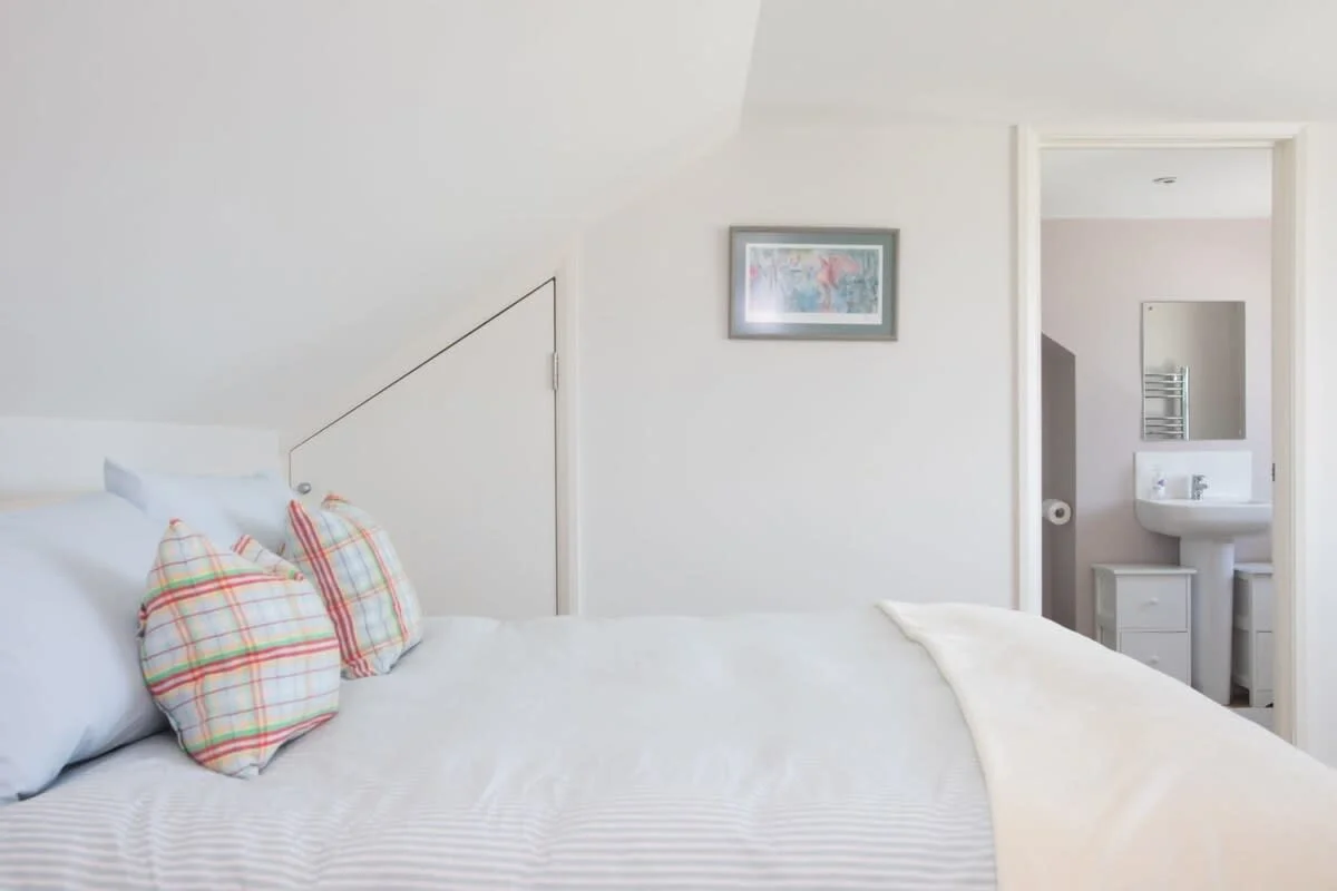 Upstairs bedroom with kingsized bed and shower en-suite.