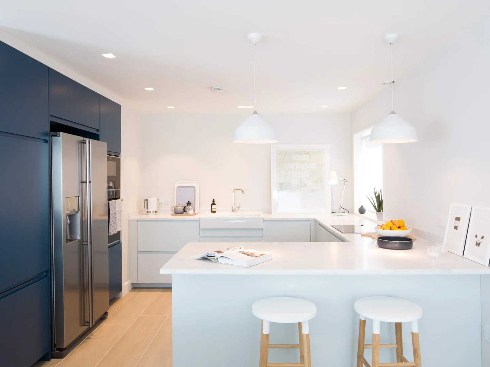 Enjoy a hot morning drink or prop up the breakfast bar with a cold beverage in the evening.