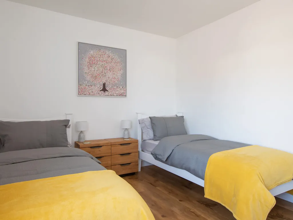 3BR Stylish Home, Sea View, Walk to East Wittering