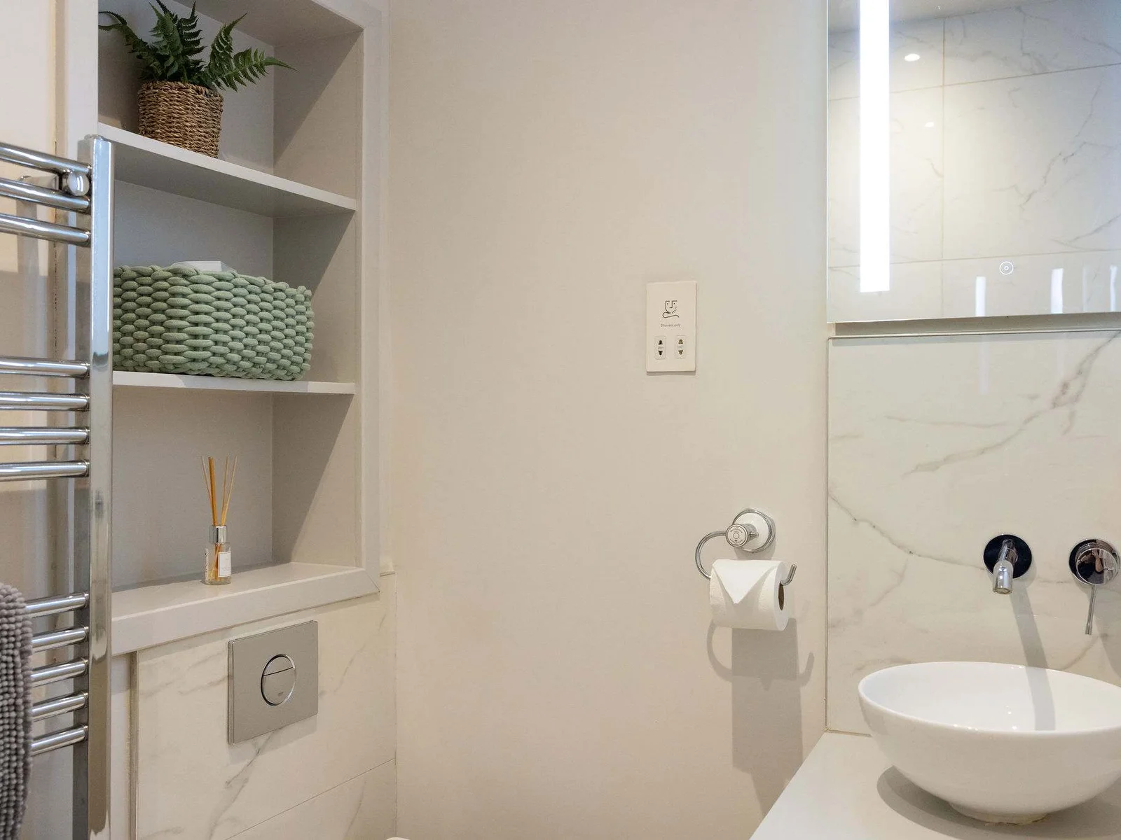 Stylish finishes bring practicality and comfort to this well-presented coastal apartment.