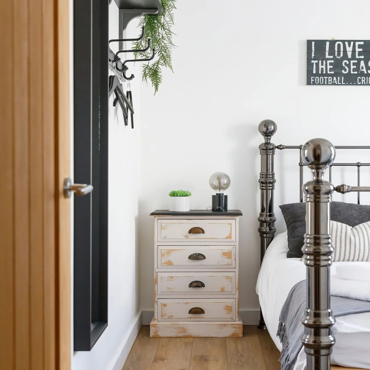 The modern double bedroom.