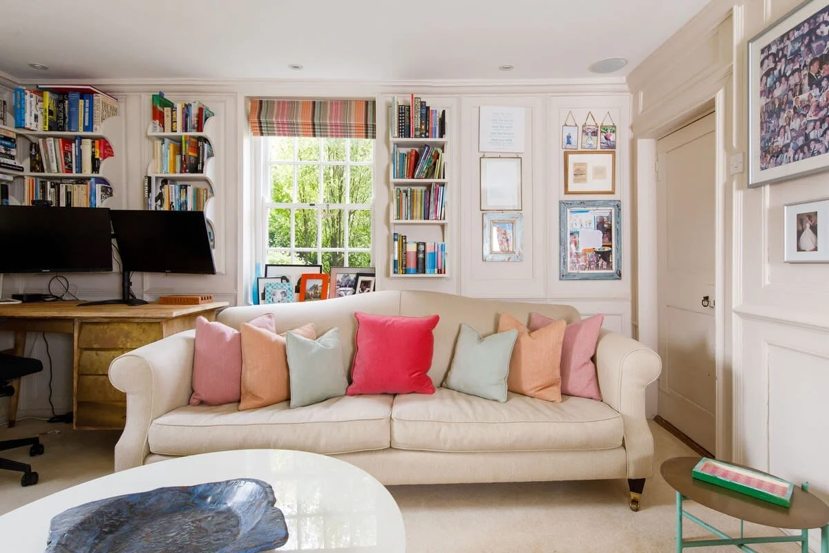 The drawing room has a handy workspace with desk, chair and computer monitors.