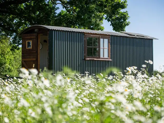 Harbour Ranch Hut – Rustic Countryside Escape