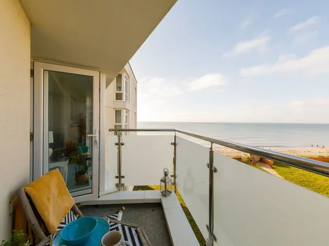 Two Bed Seafront Escape in East Wittering