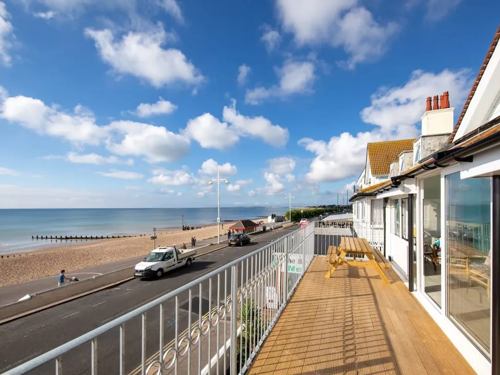Stunning Beachfront Apt w/ Balcony & Sea Views
