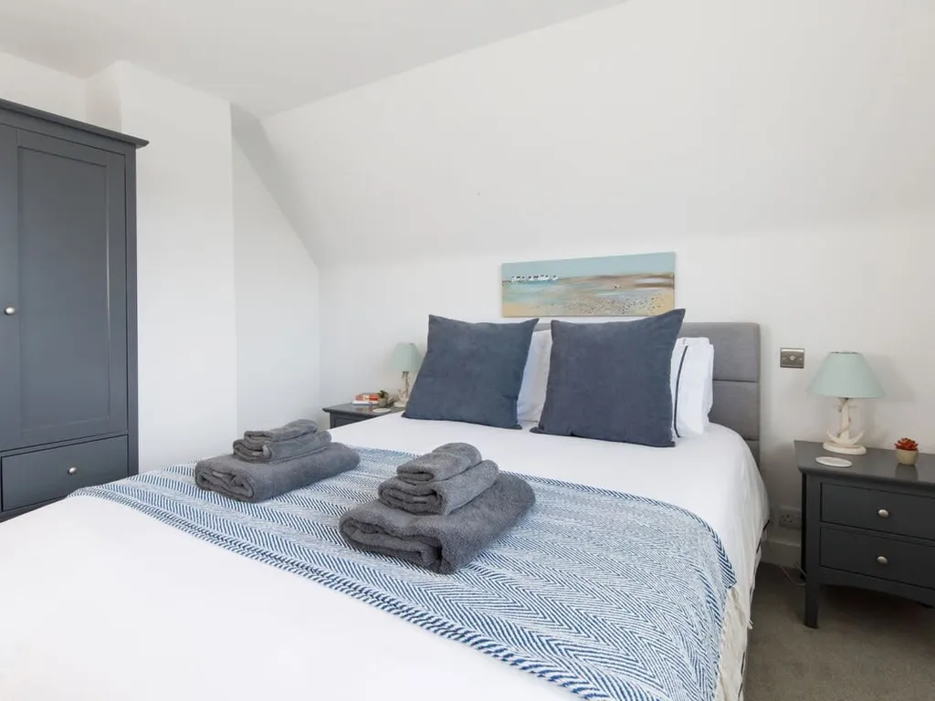 Coastal Retreat for 6 Close to Beaches