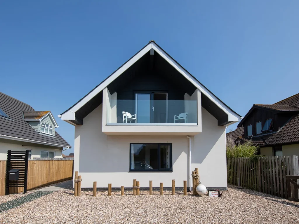 3BR Stylish Home, Sea View, Walk to East Wittering