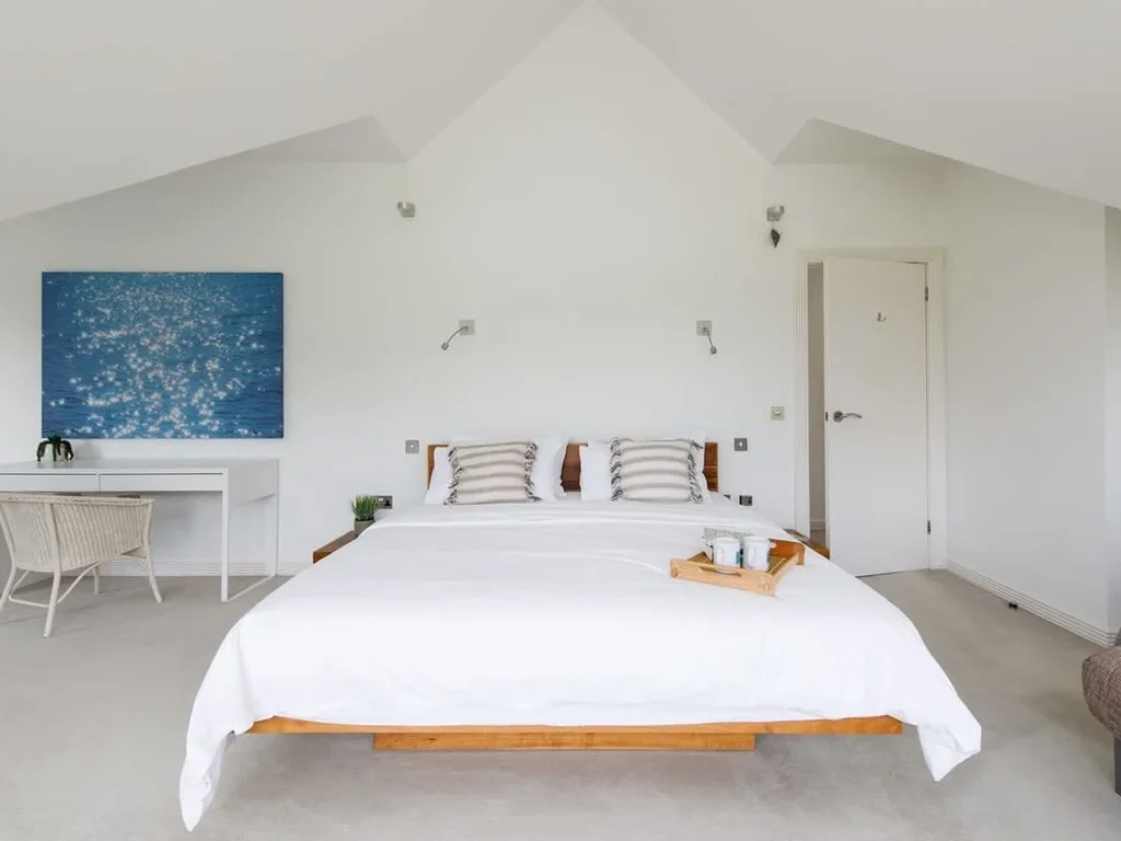 Goodwood Revival 6 Bed Retreat, Secure Parking