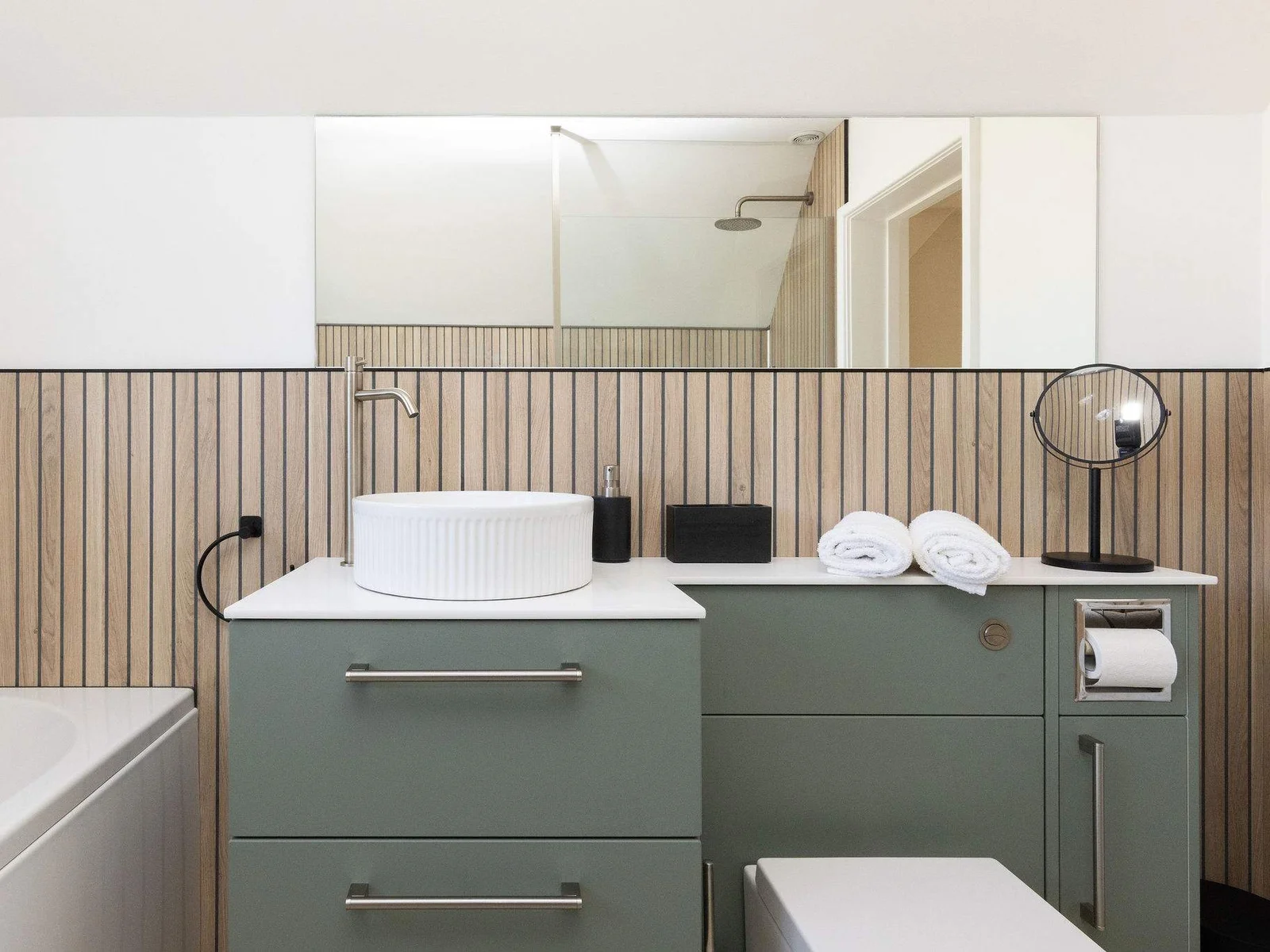 Stylish panelling surrounds the bathroom.