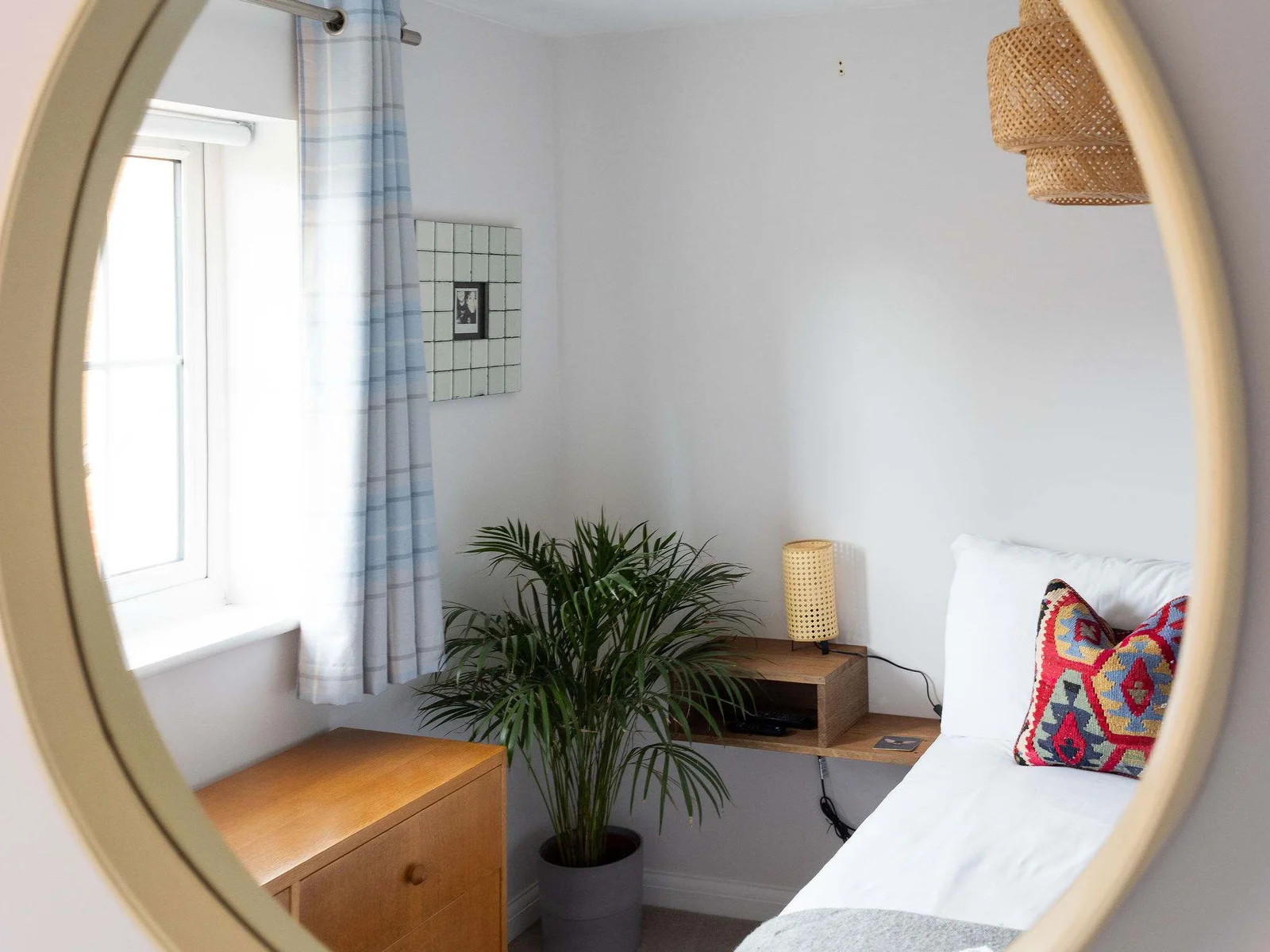 Stylish, modern details in the bedroom.