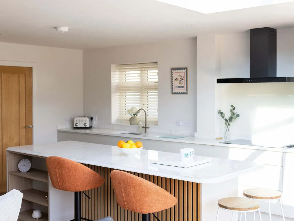 Stylish Coastal 3BD Bungalow with Garden