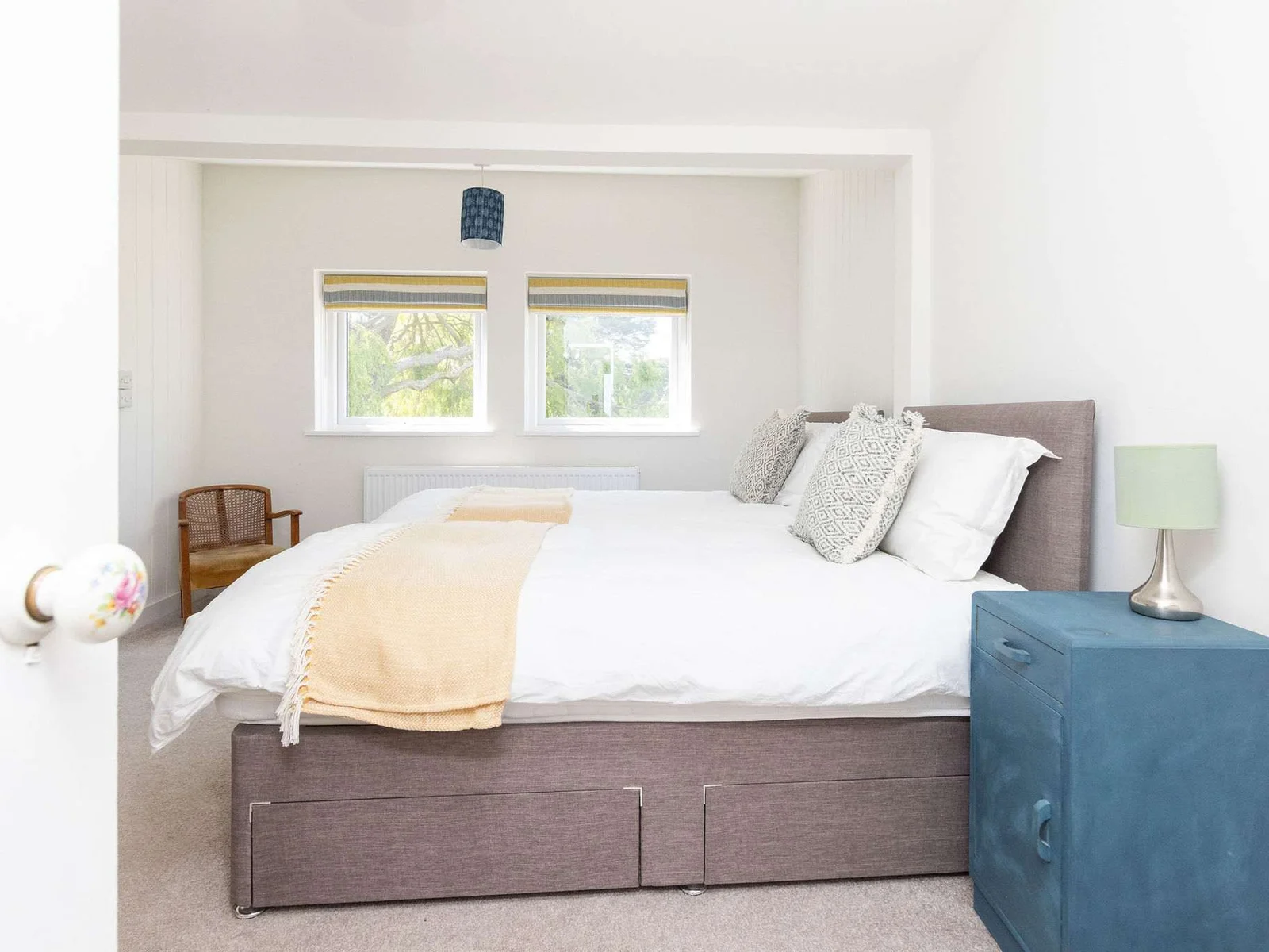 Bright and peaceful double bedroom with garden views