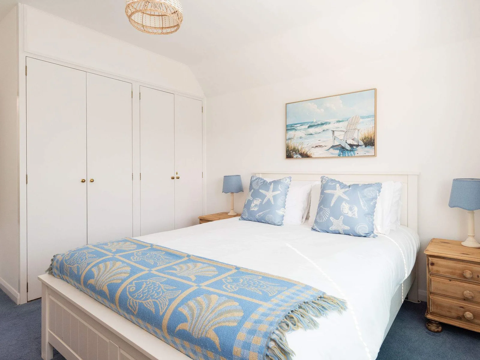 There is plenty of storage to unpack your belongings, including built in wardrobes with hanging space.
