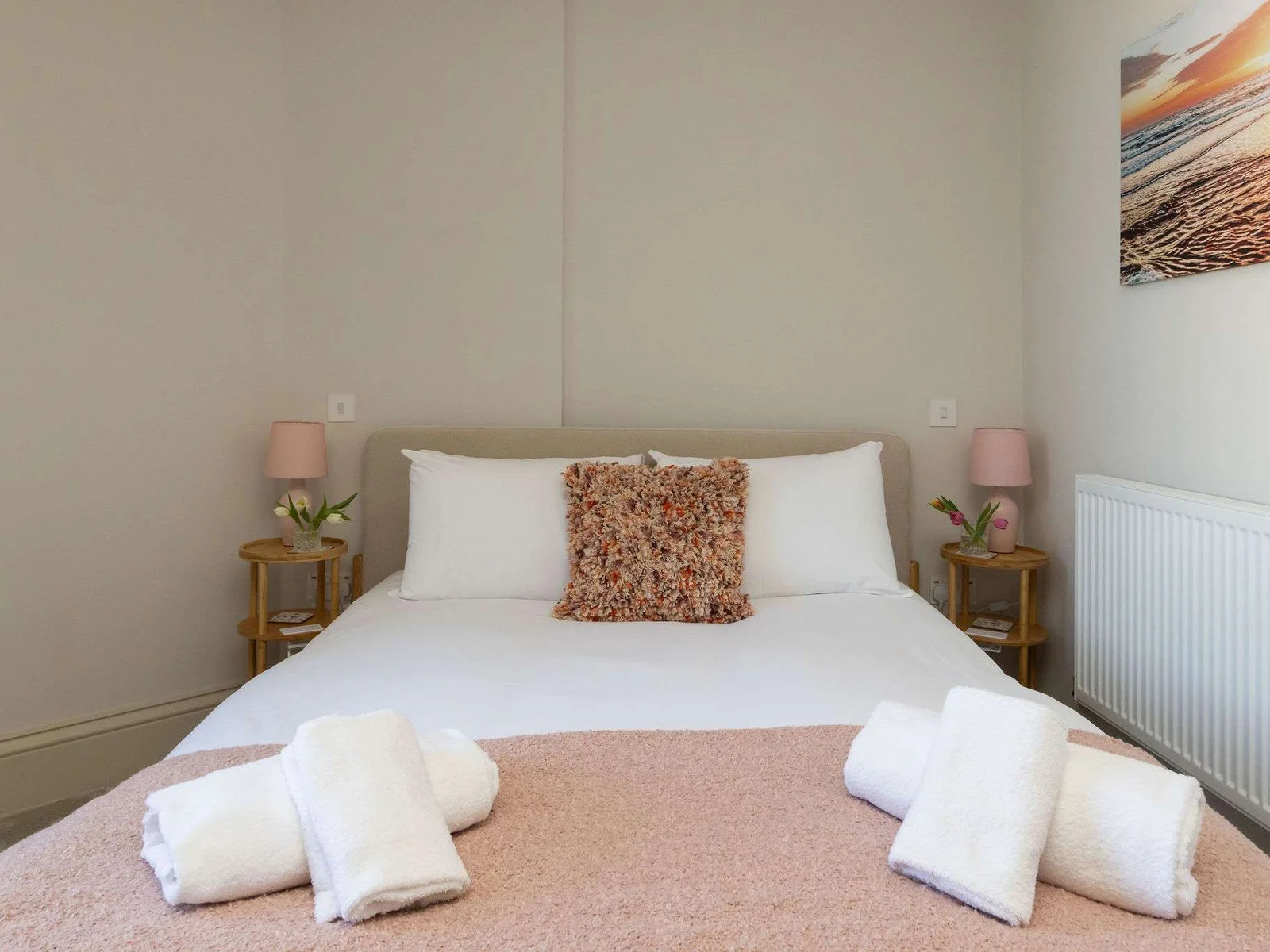 Comfortable, well-designed spaces make this apartment ideal for a relaxing stay by the sea.