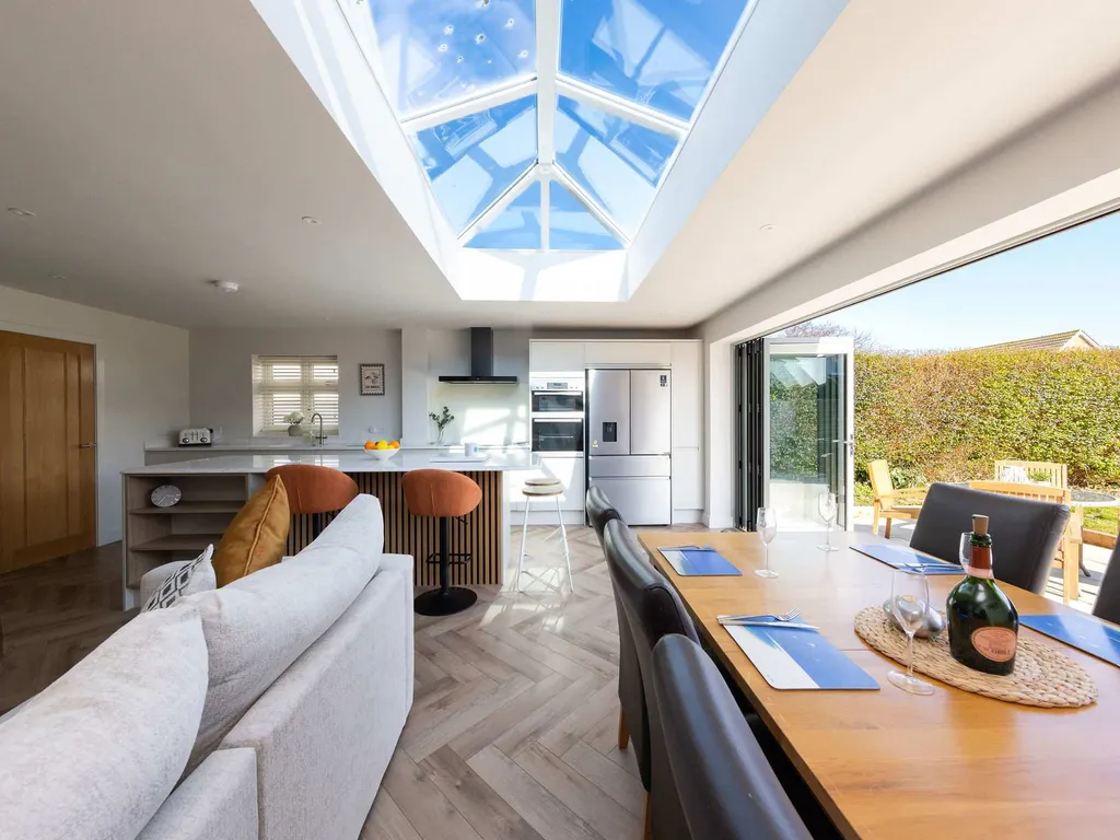 Stylish Coastal 3BD Bungalow with Garden