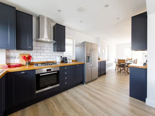 Coastal Retreat for 6 Close to Beaches