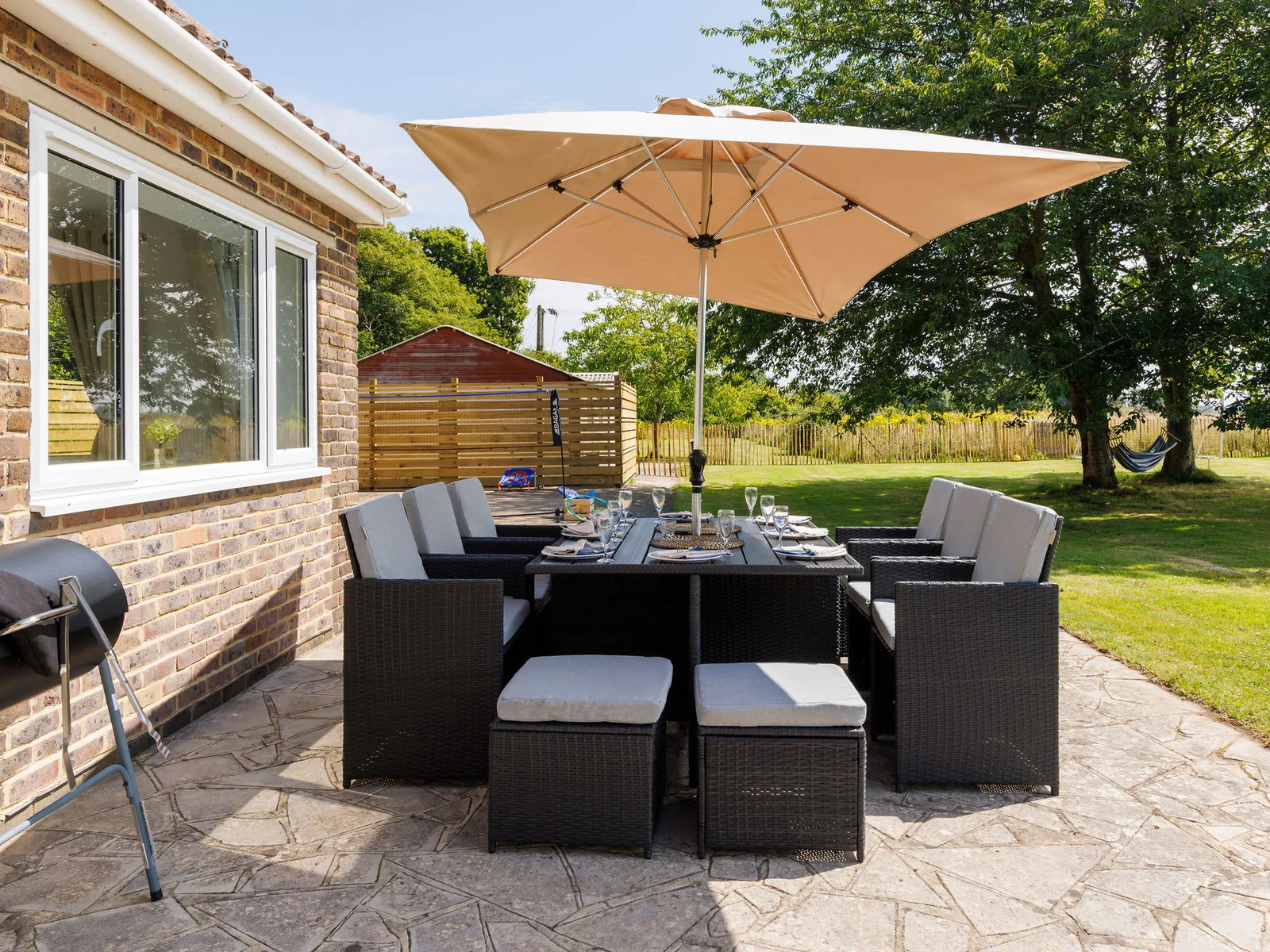 Enjoy dining alfresco in the countryside.