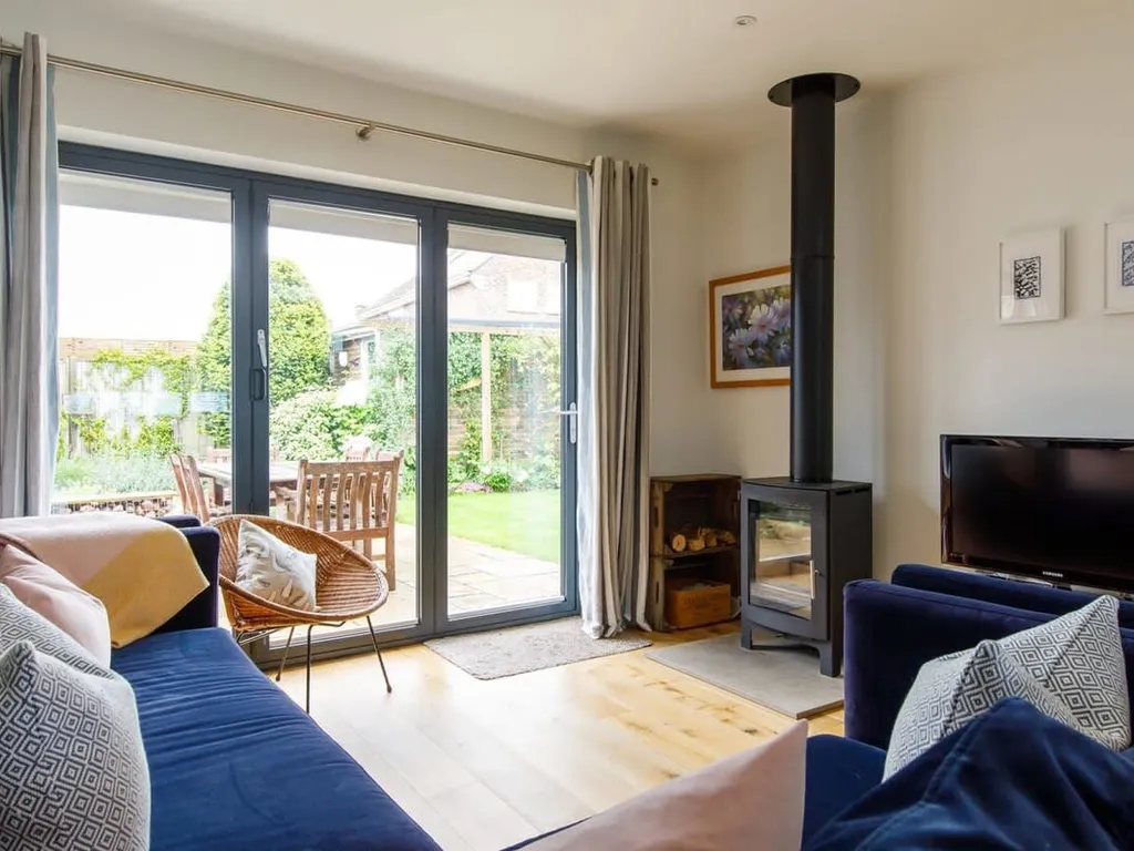 Pretty Coastal Home in Bosham, Close to Water