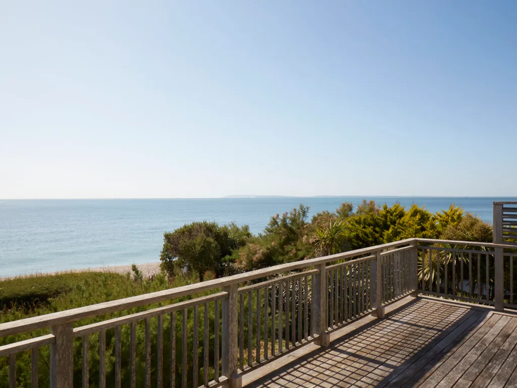 Beachfront Retreat 6bd, Hot Tub, Sauna and Bar