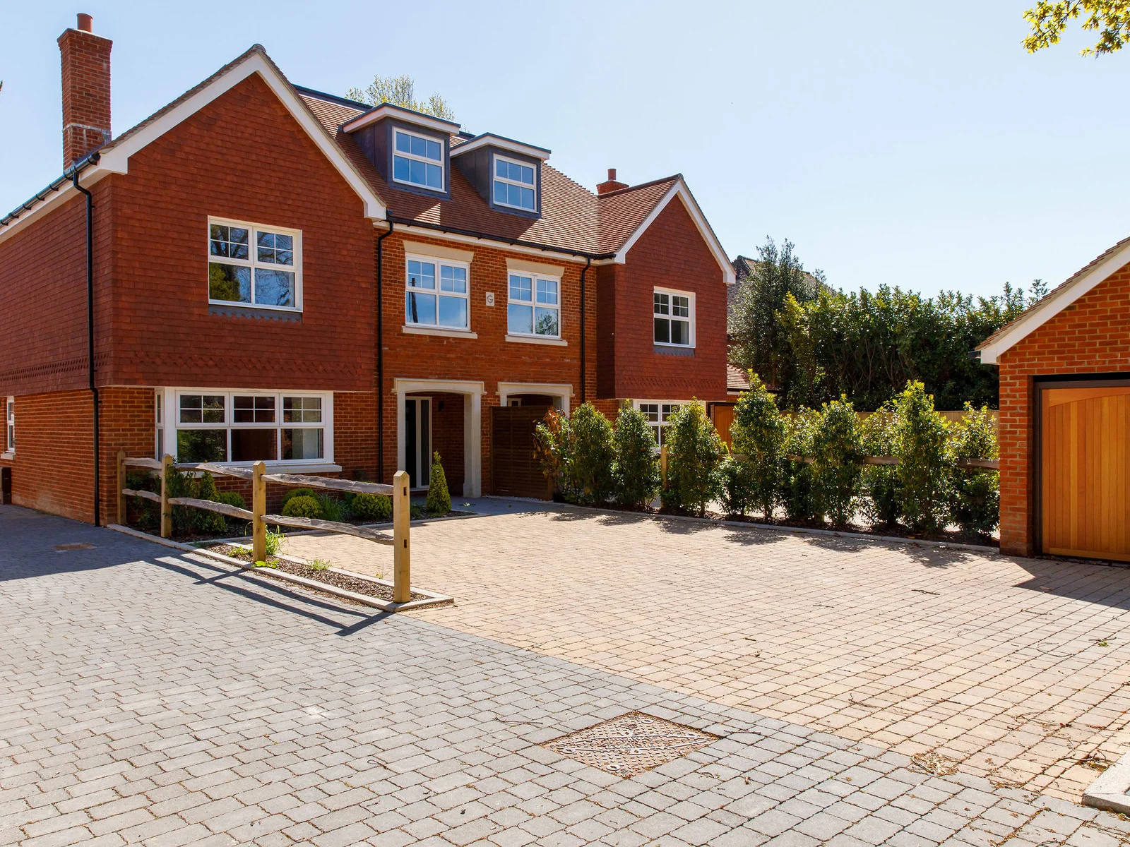 A 4-bed luxury home in Chichester, with ample parking, modern furnishing/fittings and private, enclosed garden.