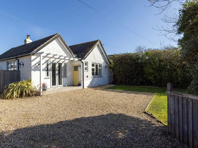 Charming Seaside Cottage – 5-Min Walk to Beach