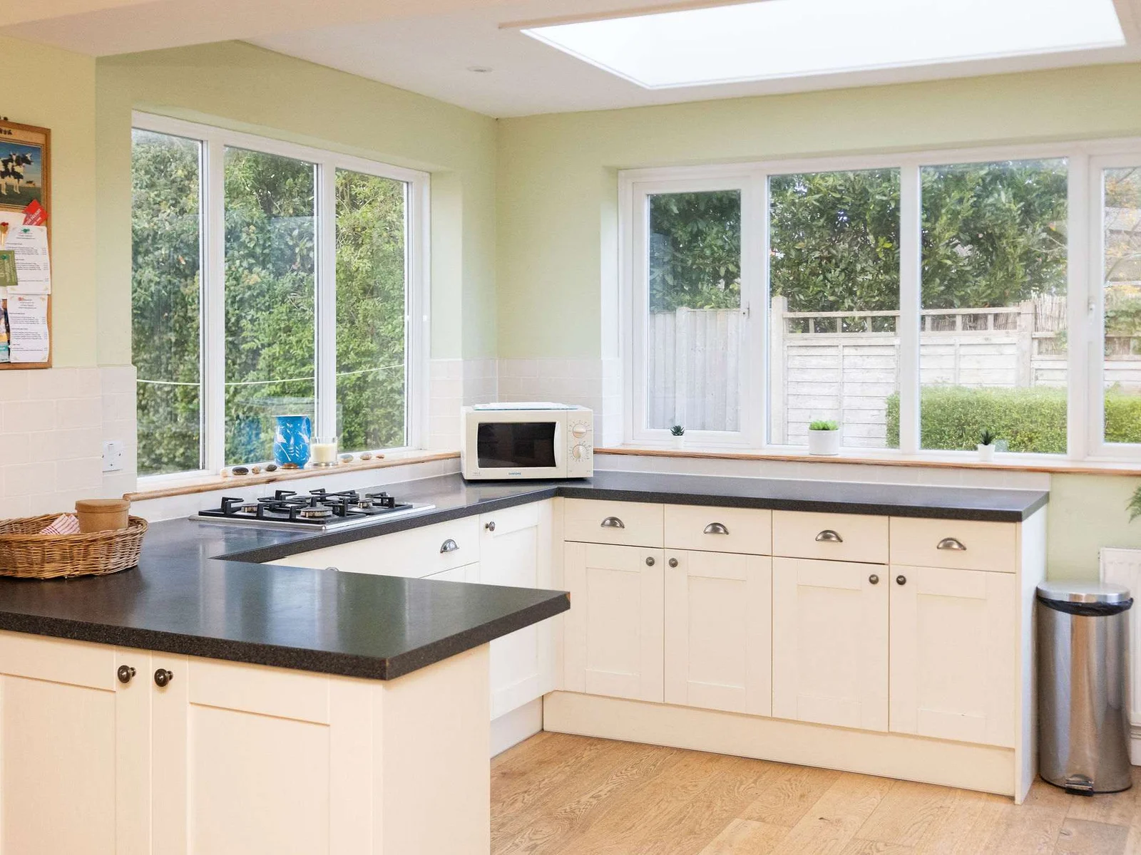 Well-equipped kitchen with all necessary amenities