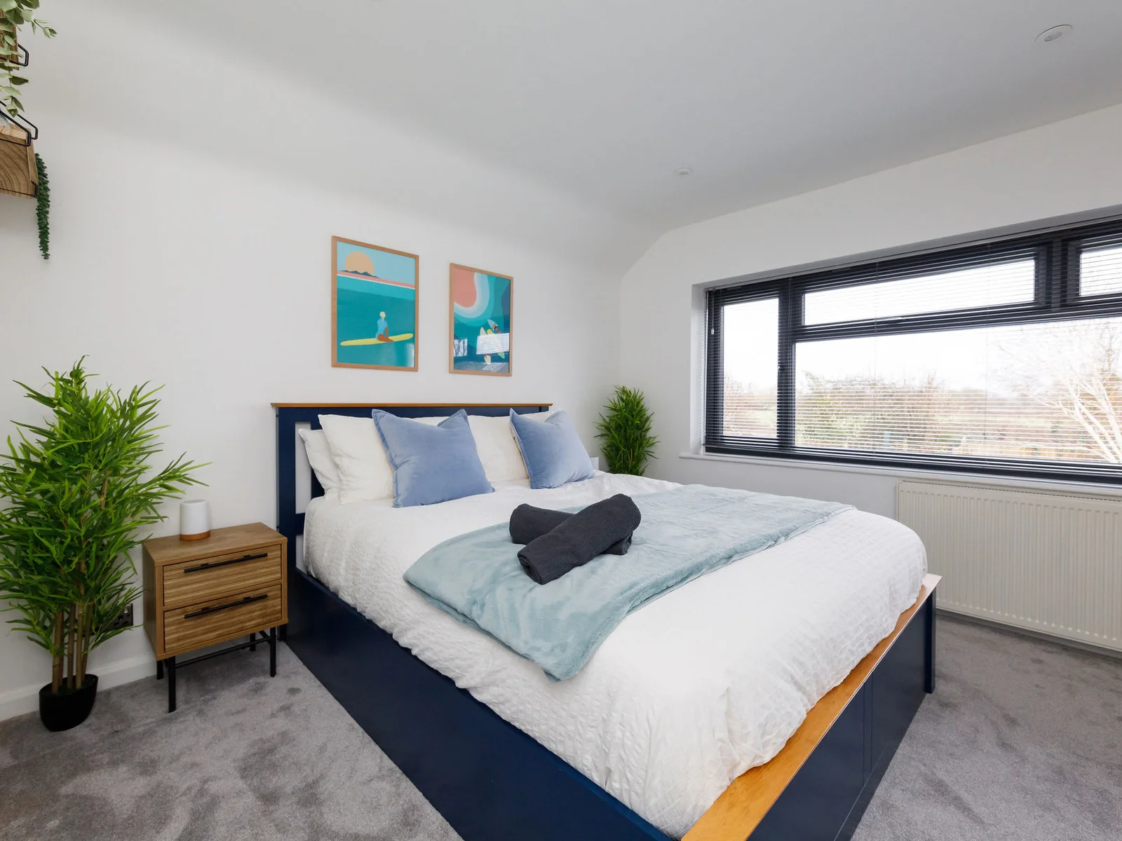 Side tables & bedside lamps can be found in the master bedroom.