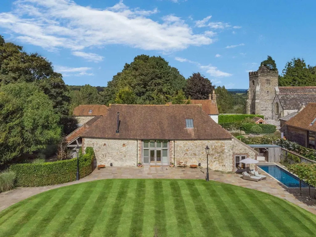 Luxury Countryside Barn with Pool & Gym | Sleeps 10