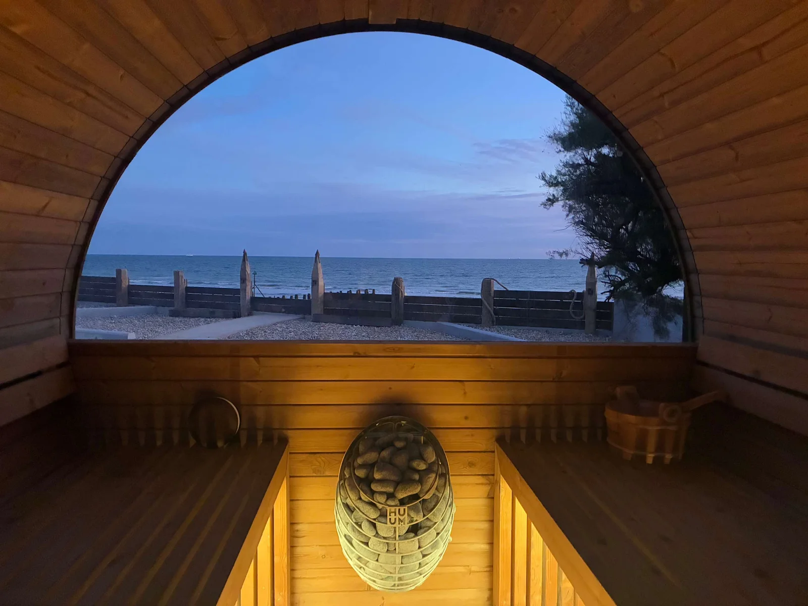 Welcome to Shell Seekers, a stunning seafront home in Bracklesham Bay, with indoor heated pool, 6 man sauna and direct beach access.