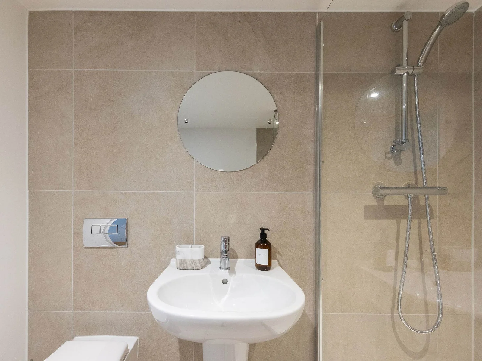 Bright modern shower room with spacious walk-in shower, ideal for refreshing after sightseeing.