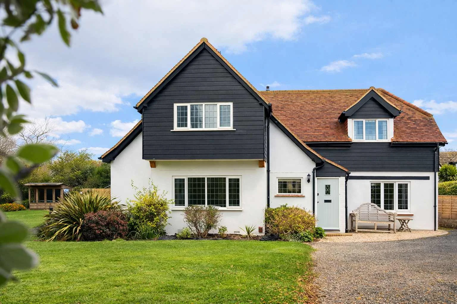 Charming seaside home just minutes on foot from the beach