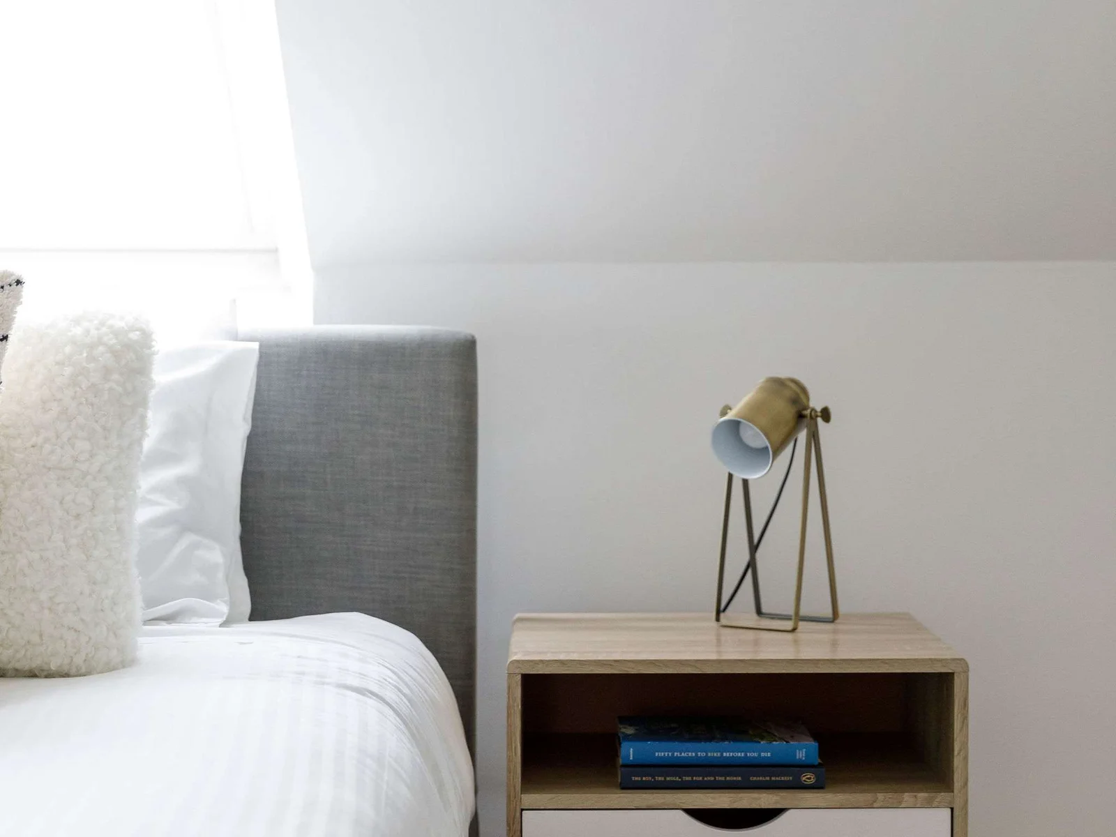 All rooms have side tables with reading lamps.
